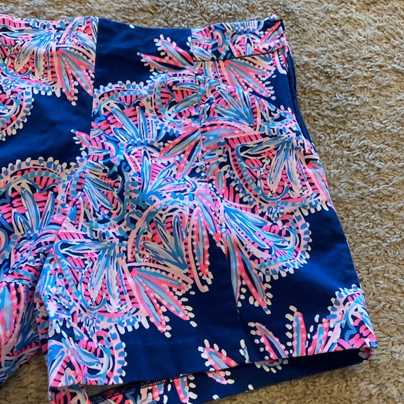 Lilly Pulitzer printed side zip shorts - Picture 3 of 6